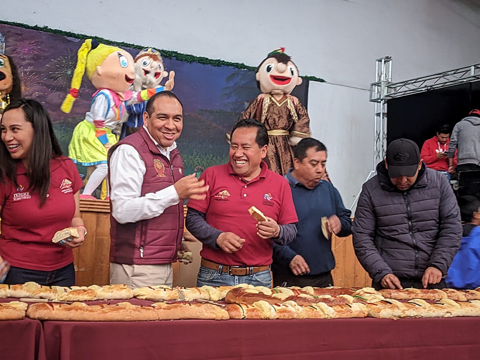 Ixtenco, Tlaxcala.– Más de 1800 niños, niñas y adultos mayores celebraron el Día de Reyes en un evento lleno de alegría y magia, organizado por la presidenta municipal, Aline Lazo Caballero.