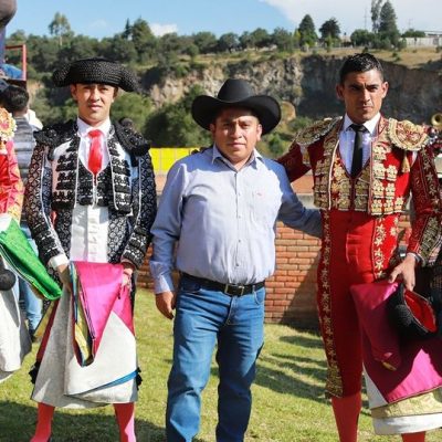 En Xaltocan Gerardo Rivera indulta un gran Toro de Xalmonto