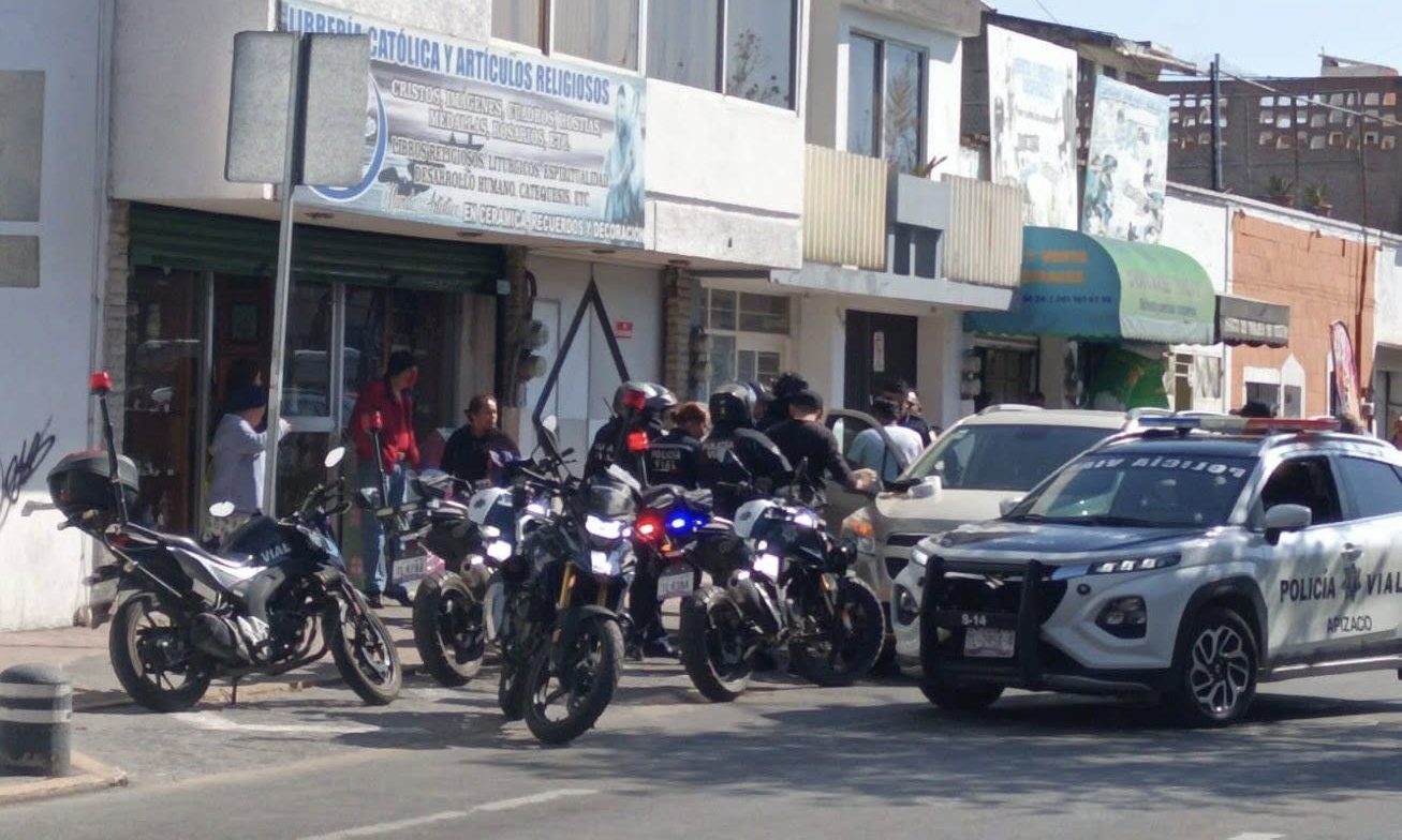 DETIENE POLICÍA DE APIZACO A DOS MASCULINOS POR PRESUNTO ROBO DE CELULAR.
