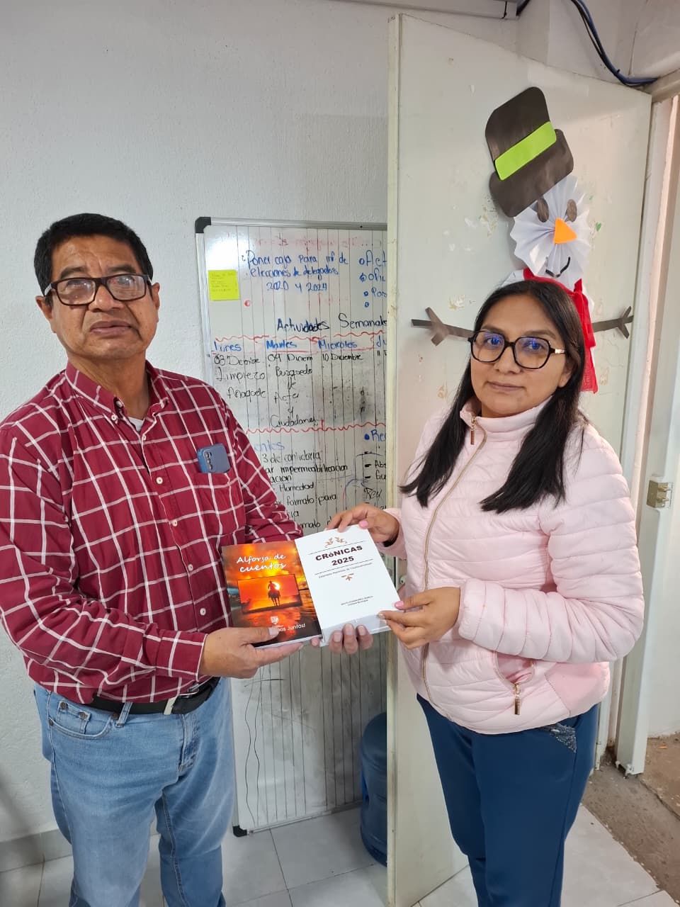 Incrementa Cronista Municipal acervo del Archivo de Yauhquemehcan