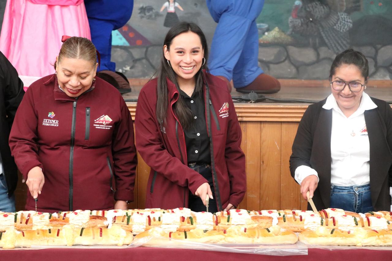 Más de mil niñas y niños celebran el Día de Reyes en Ixtenco con alegría, regalos y tradicional rosca de reyes.