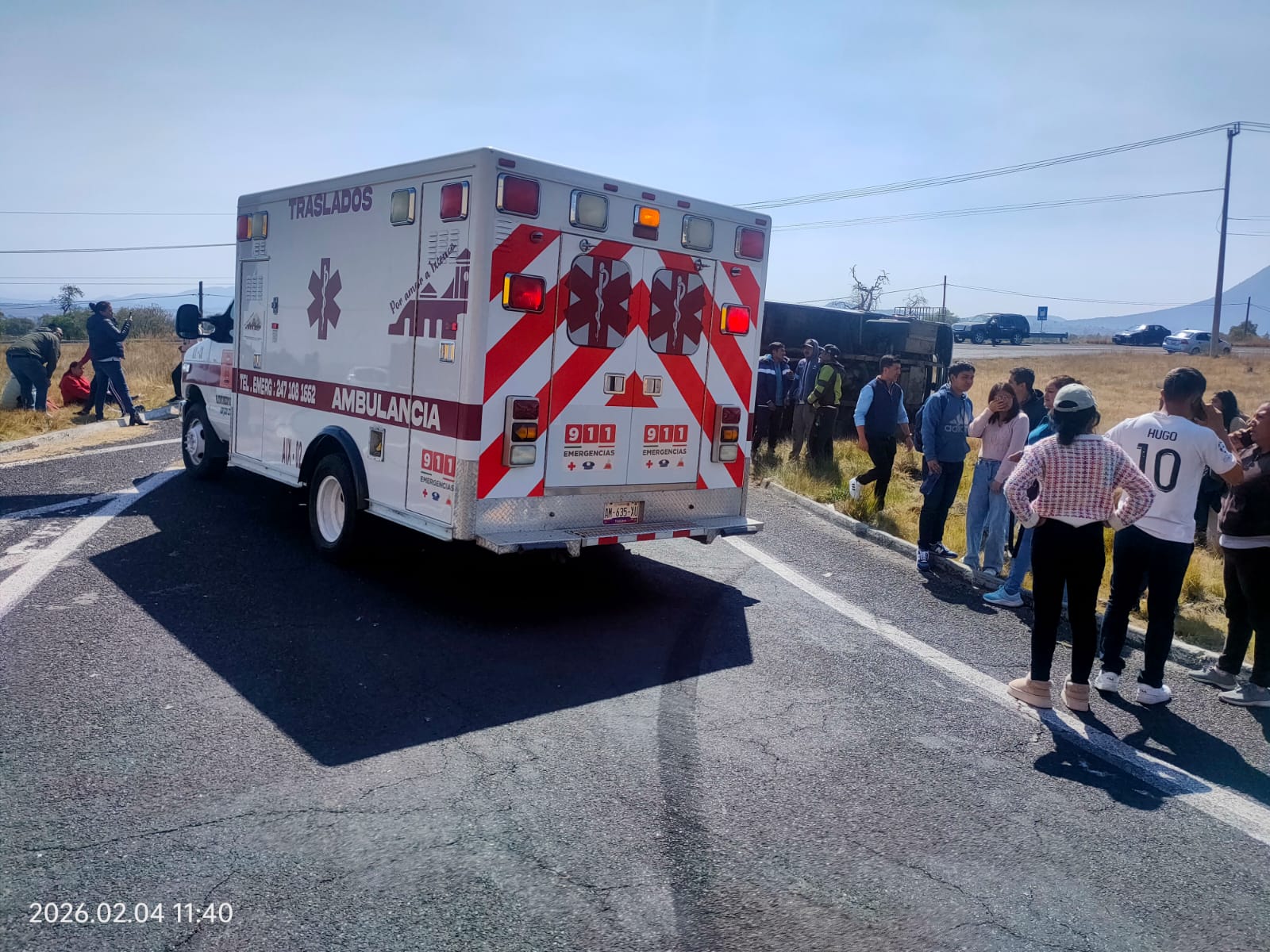 Brinda Gobierno Municipal de Ixtenco atención inmediata ante accidente vial en carretera Ixtenco–Zitlaltepec