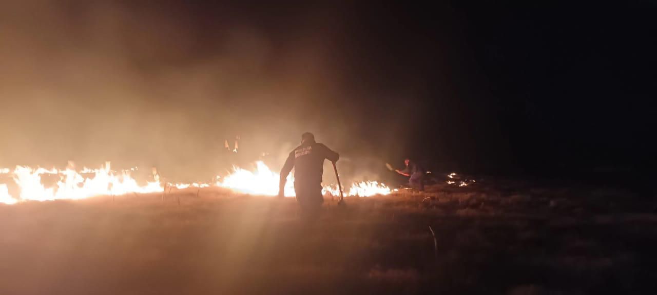 Sofocan incendio en camino al cerro de Xalapasco
