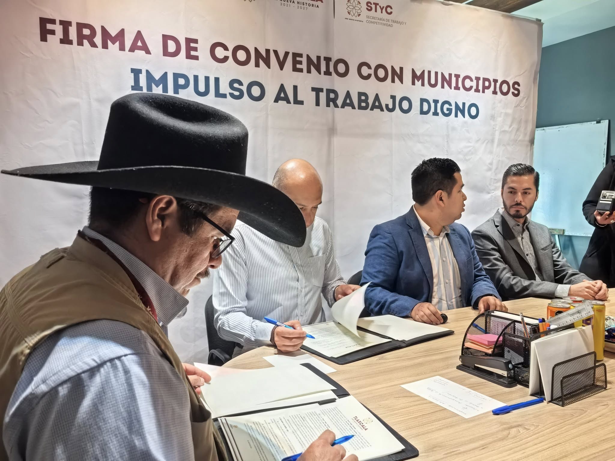 Yauhquemehcan impulsa empleo y emprendimiento con convenio de colaboración
