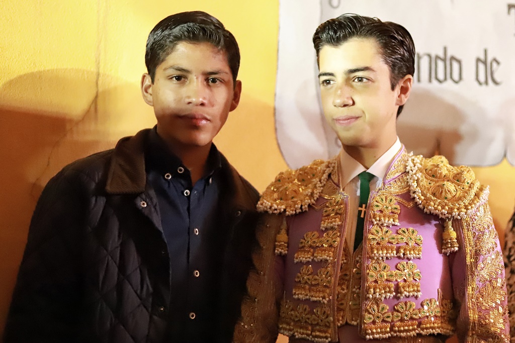 Guillermo Veloz viaja a España con la firme decisión de hacerse torero