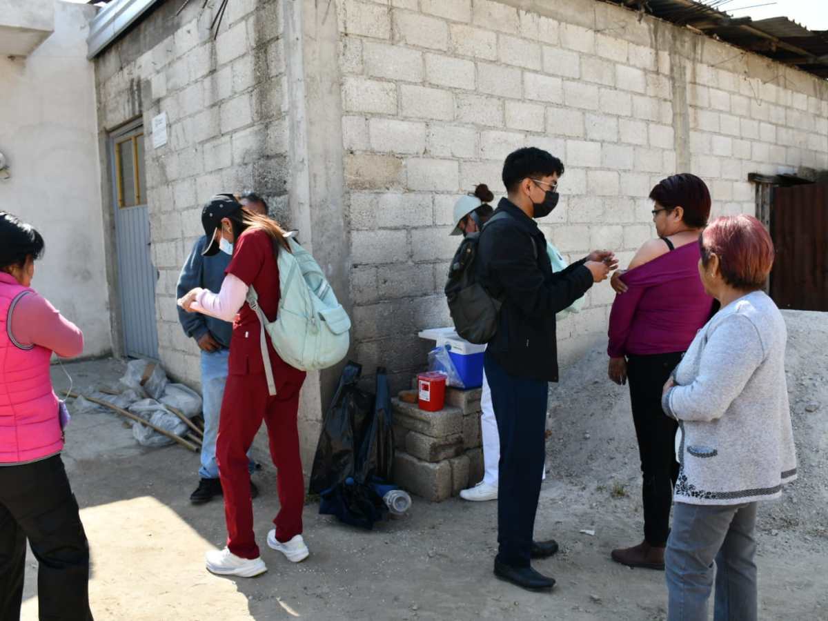 SESA E IMSS-BIENESTAR DESPLIEGAN BRIGADAS DE VACUNACIÓN CONTRA SARAMPIÓN EN TEPETITLA