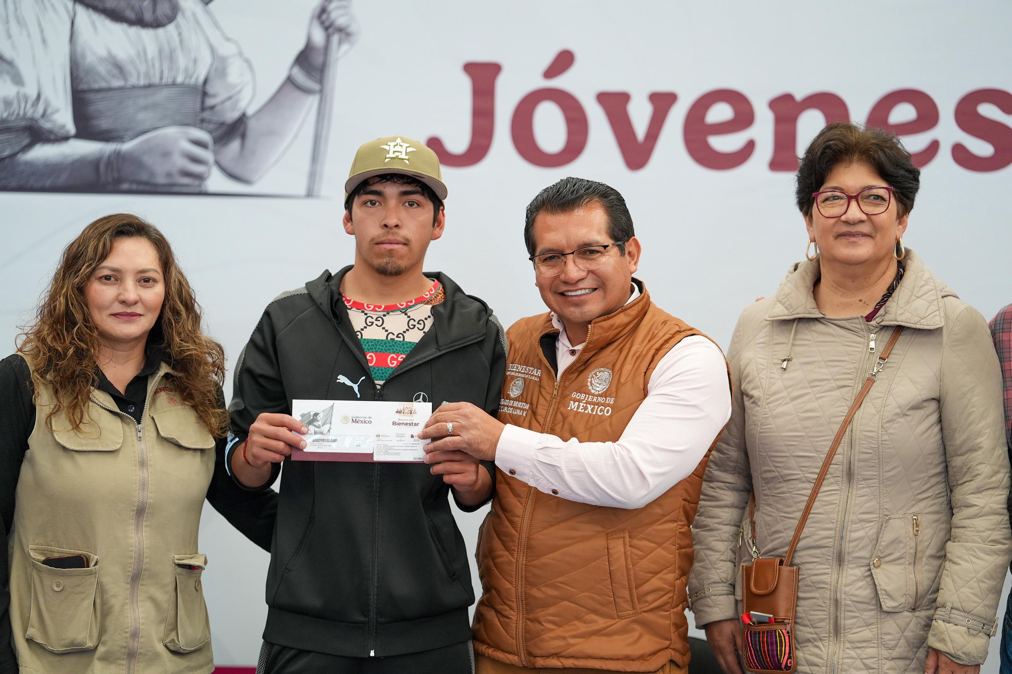 ENTREGA BIENESTAR FEDERAL 774 MEDIOS DE PAGO A JÓVENES TLAXCALTECAS: CARLOS LUNA VÁZQUEZ