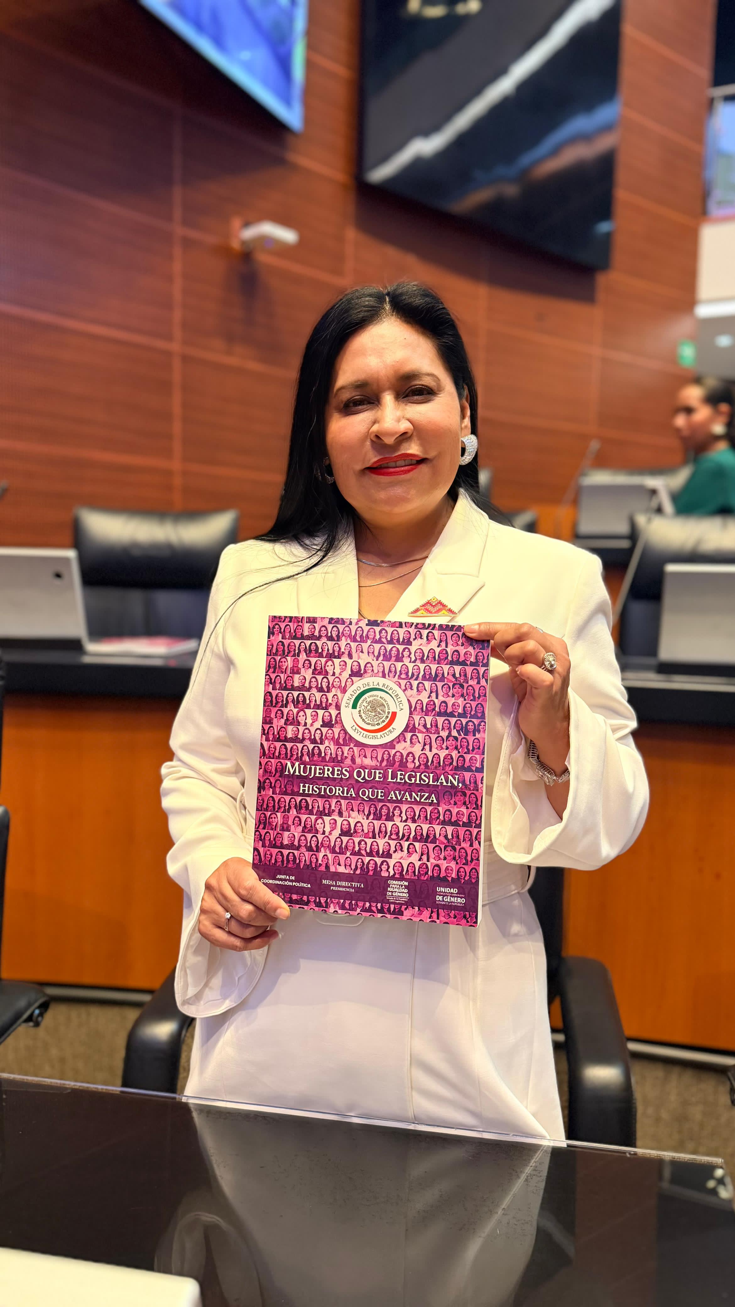 Ana Lilia Rivera, protagonista en el libro y galería del Senado “Mujeres que legislan, historia que avanza”