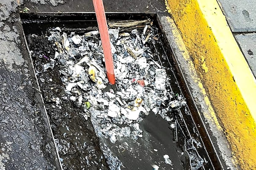 CON LIMPIEZA DE REJILLAS, BUSCAN FORTALECER LA PREVENCIÓN ANTE TEMPORADA DE LLUVIAS, EN LA CAPITAL