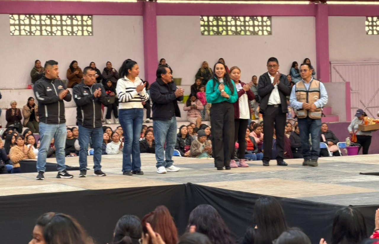Ixtenco celebra a más de mil 500 mamás con magno festejo del Día de las Madres