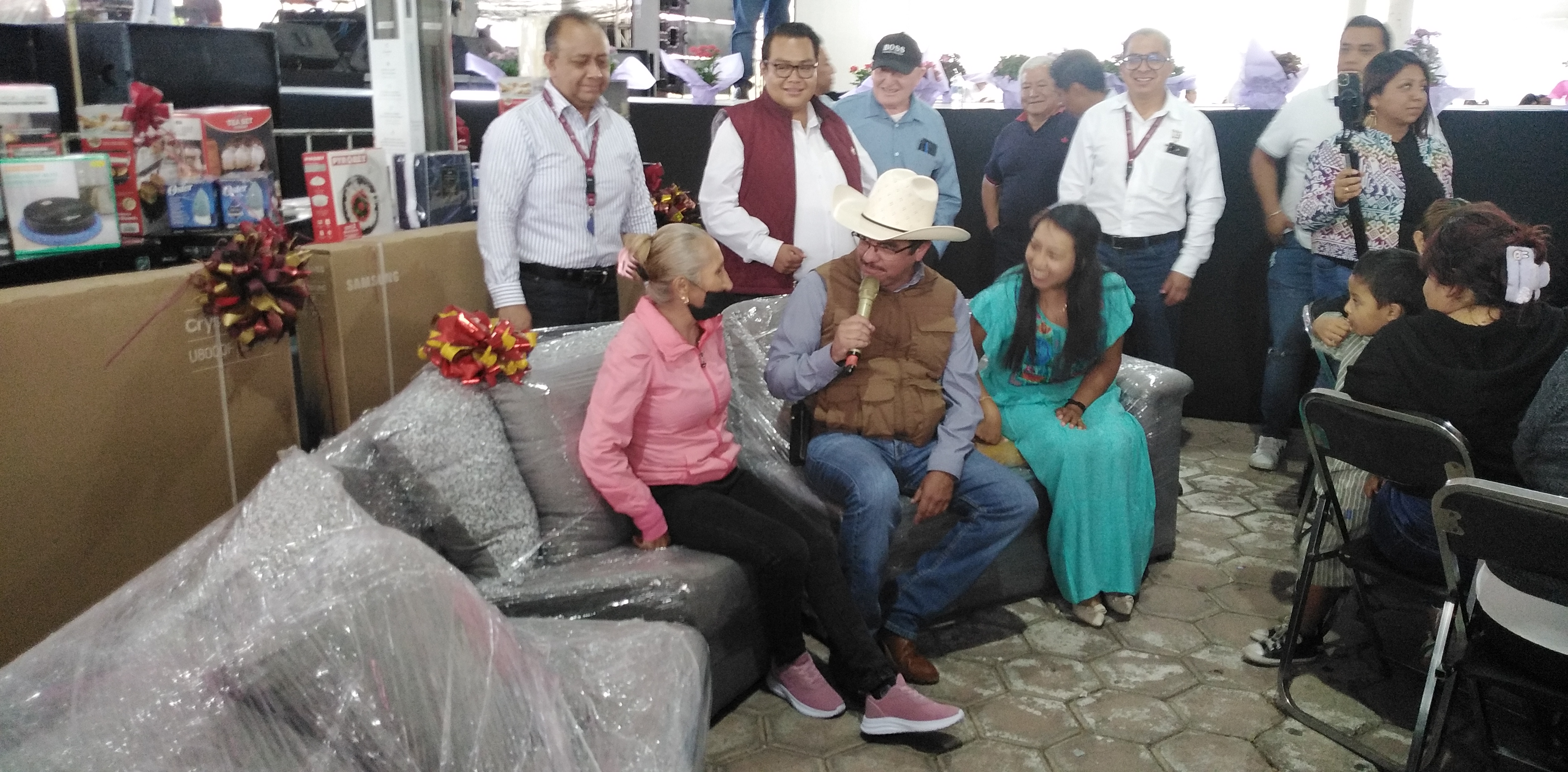 Yauhquemehcan Celebra a las Madres con Emoción y Generosidad