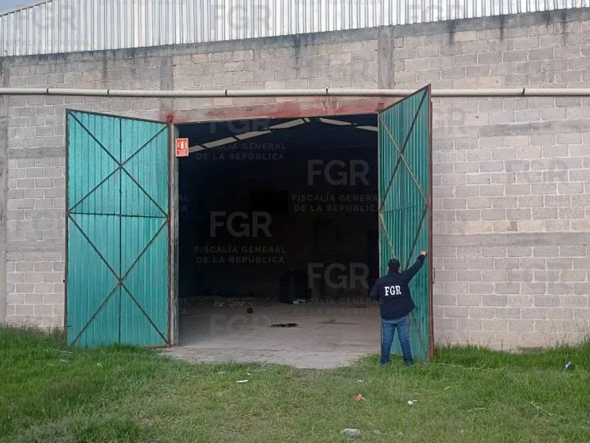 FGR, SSPC y Marina ejecutan orden de cateo en Tlaxcala; aseguran cerca de una tonelada de cocaína y armas de alto poder