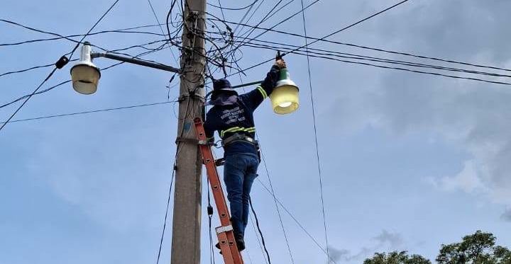 Yauhquemehcan se enciende: rehabilitan alumbrado público en cinco comunidades para mayor seguridad