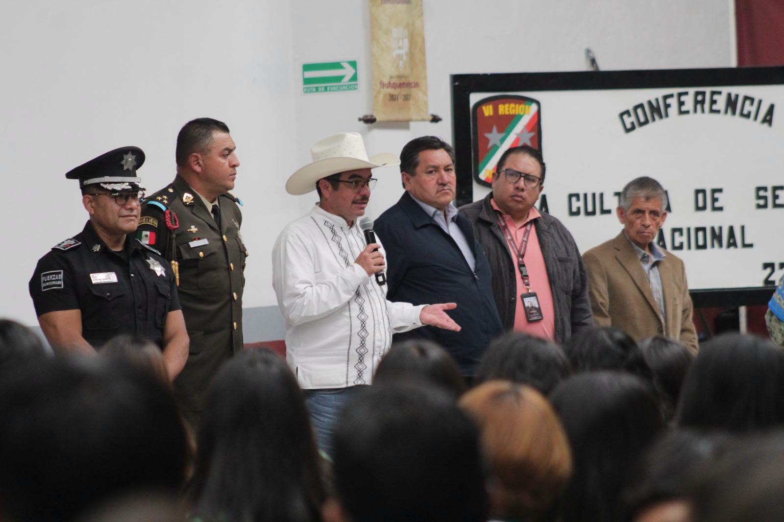 Ejército y gobierno de Yauhquemehcan impulsan cultura de seguridad en CECYTE 10