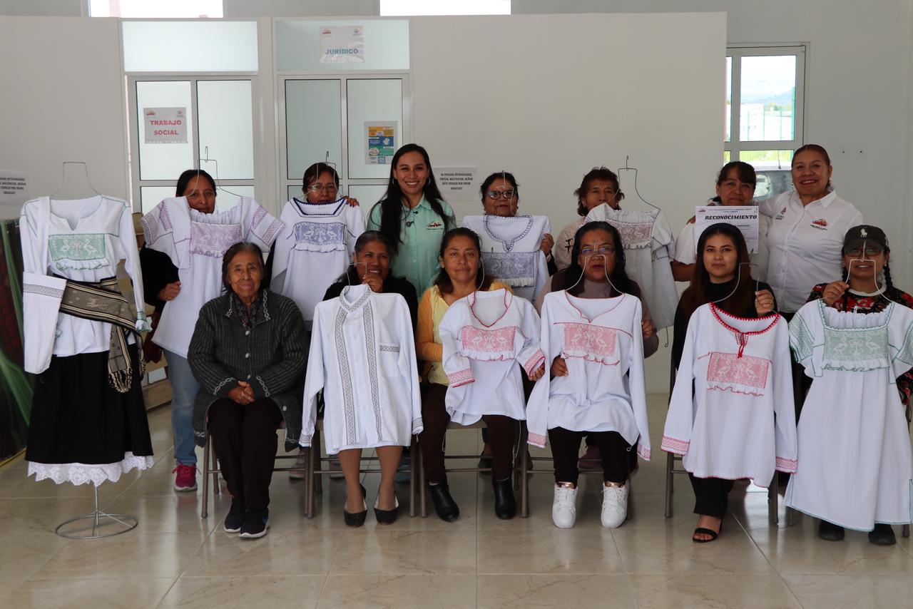 ALINE LAZO CLAUSURA CURSO DE PEPENADO Y RECONOCE EL ESFUERZO DE LAS MUJERES DE IXTENCO