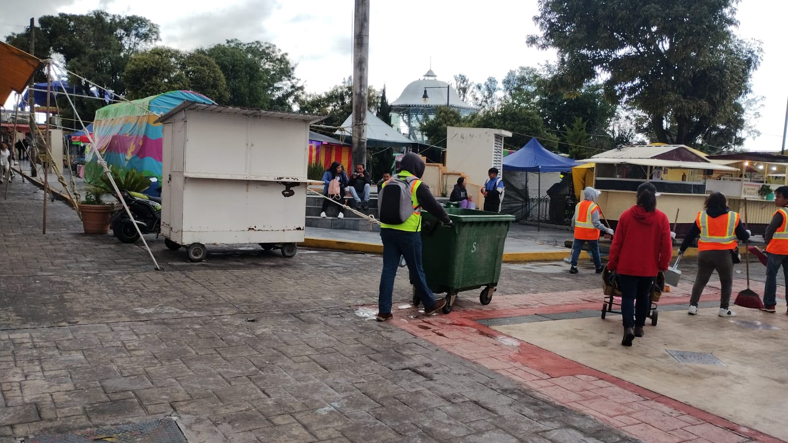 RECONOCE ALINE LAZO LABOR DE BRIGADAS QUE MANTIENEN LIMPIO A IXTENCO DURANTE LA FERIA