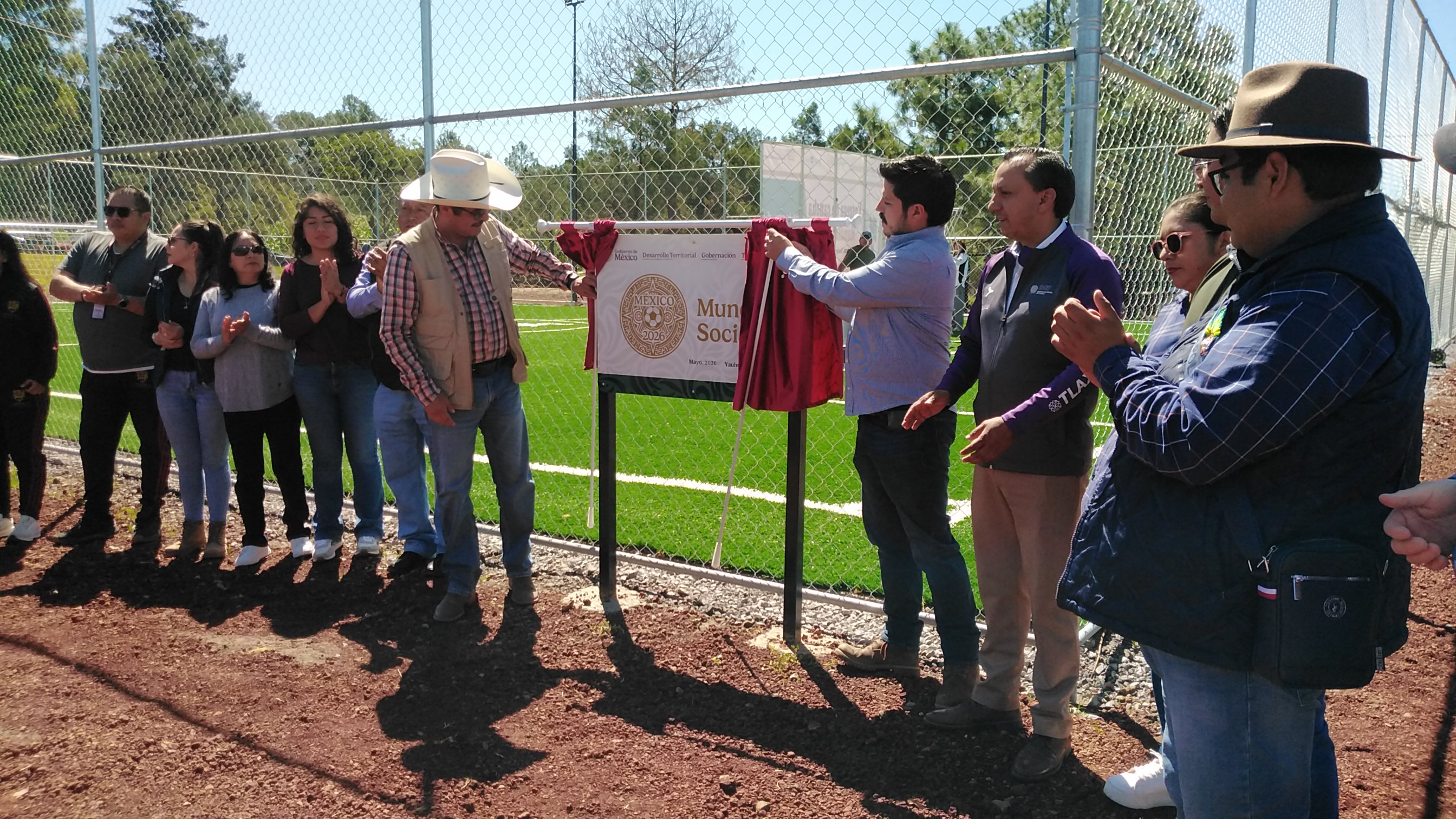 Yauhquemehcan fortalece su infraestructura deportiva: David Vega Terrazas entrega nueva cancha y abre diálogo con el talento local