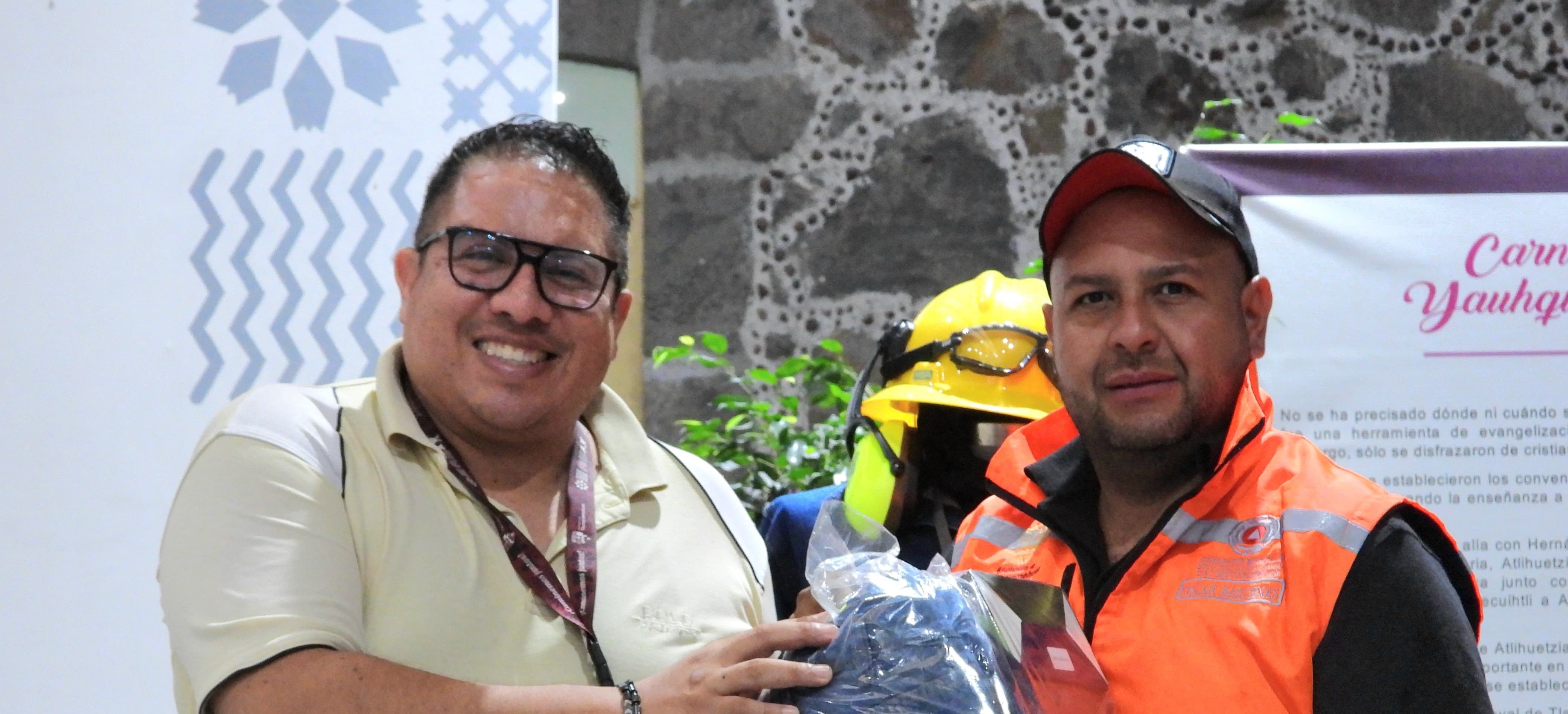 En Yauhquemehcan equipan a voluntarios contra incendios