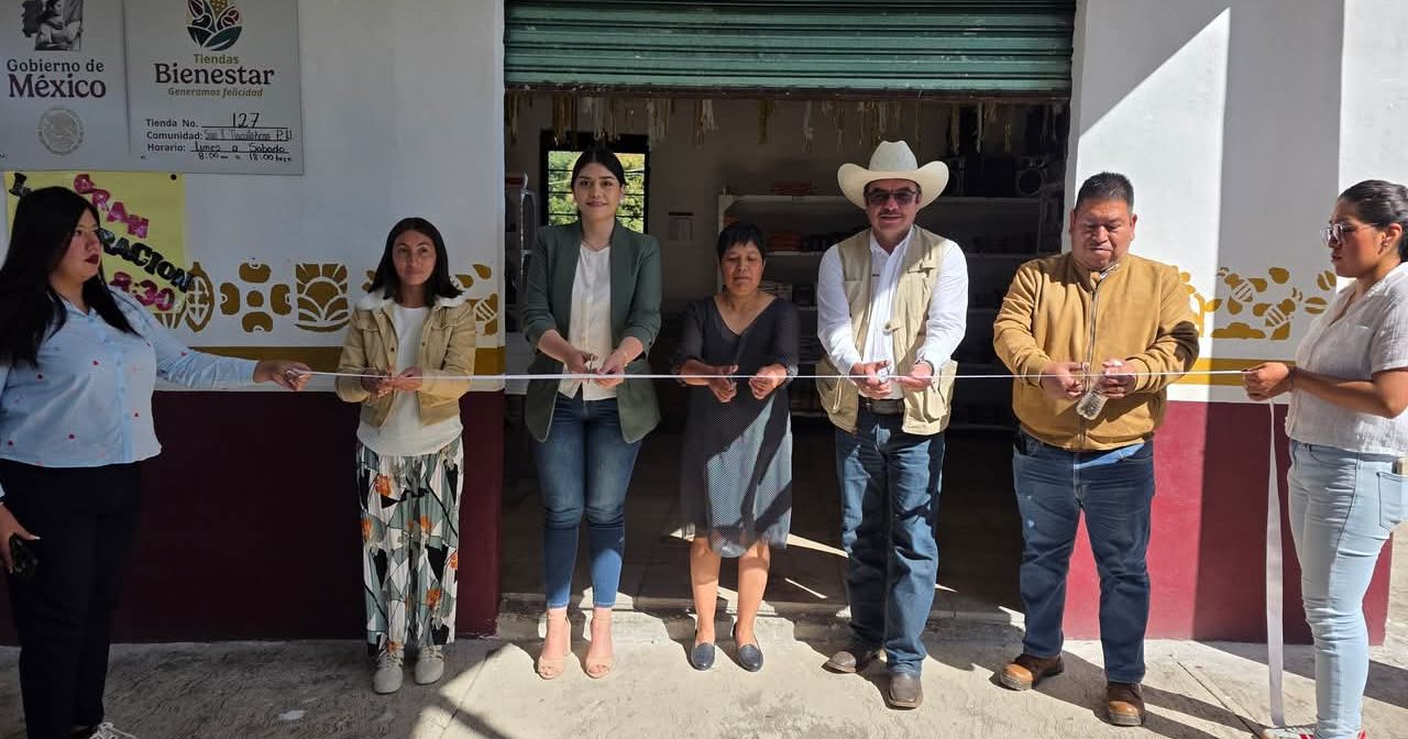 Inaugura Alcalde David Vega Tienda Bienestar en Tlacuilohcan.