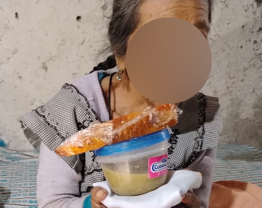 SMDIF IXTENCO LLEVA ALIMENTO CALIENTE A ADULTOS MAYORES EN CONDICIÓN VULNERABLE