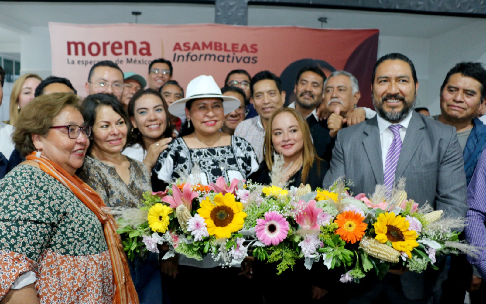Con respaldo multitudinario, Ana Lilia Rivera convoca a la unidad: “Aquí todos cabemos”