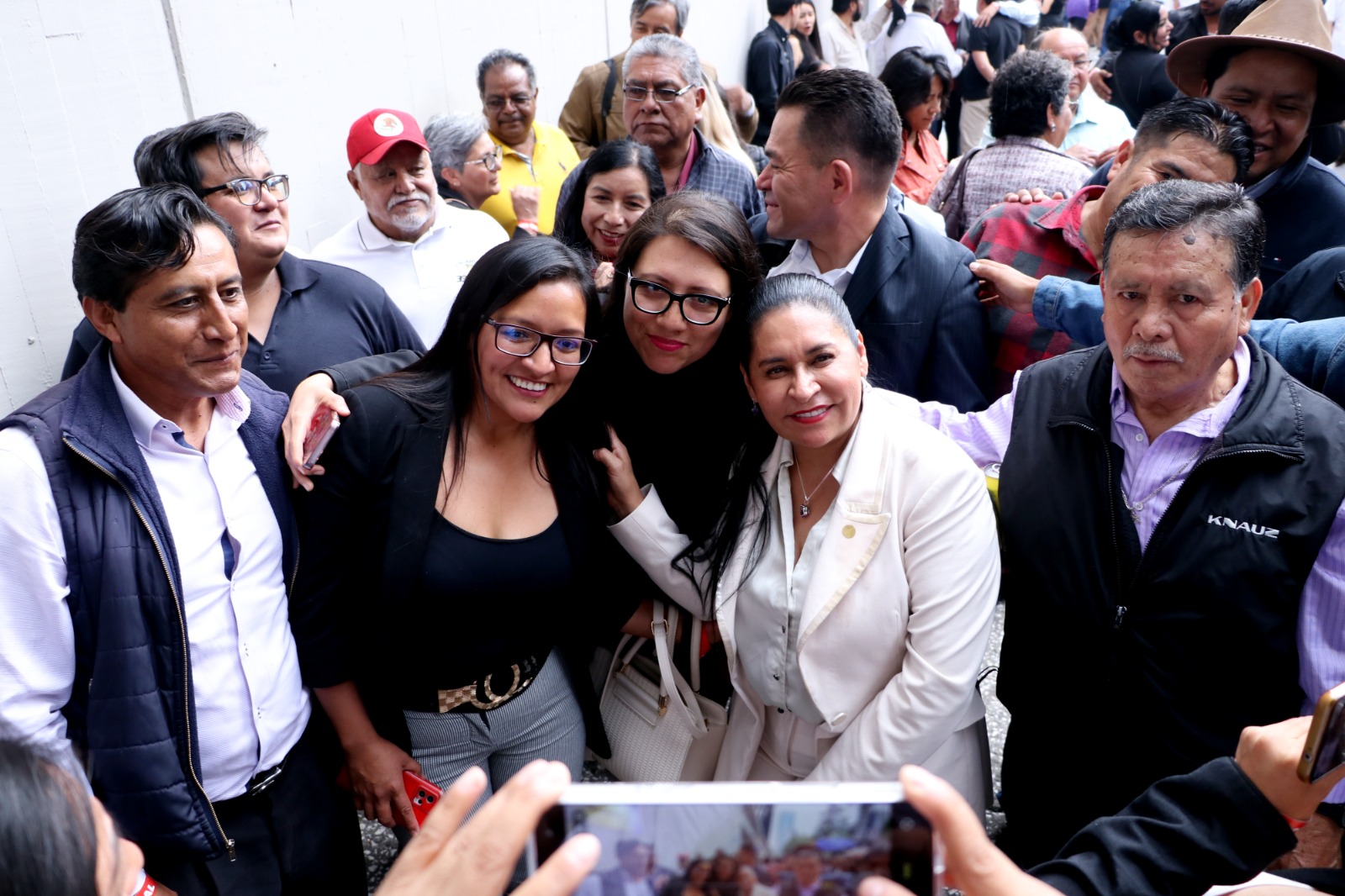 Ana Lilia Rivera llega a la definición de Morena con ventaja en las encuestas
