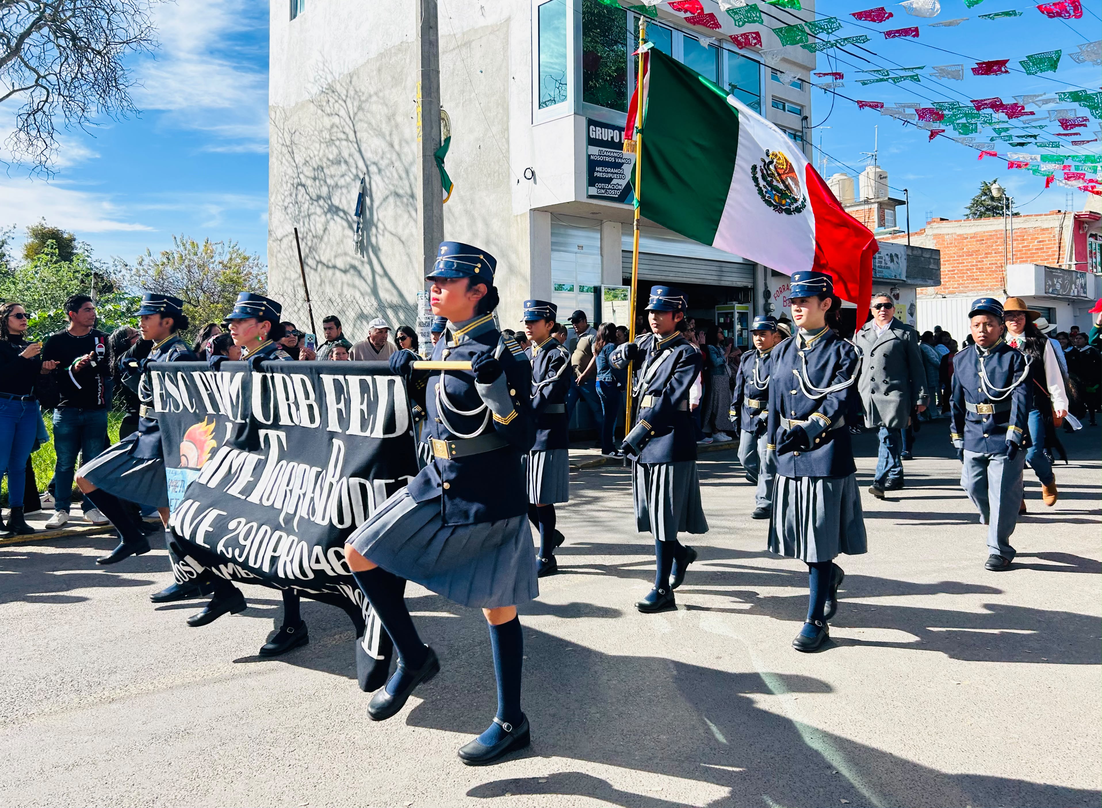Con gran participación se realiza desfile cívico escolar en Yauhquemehcan