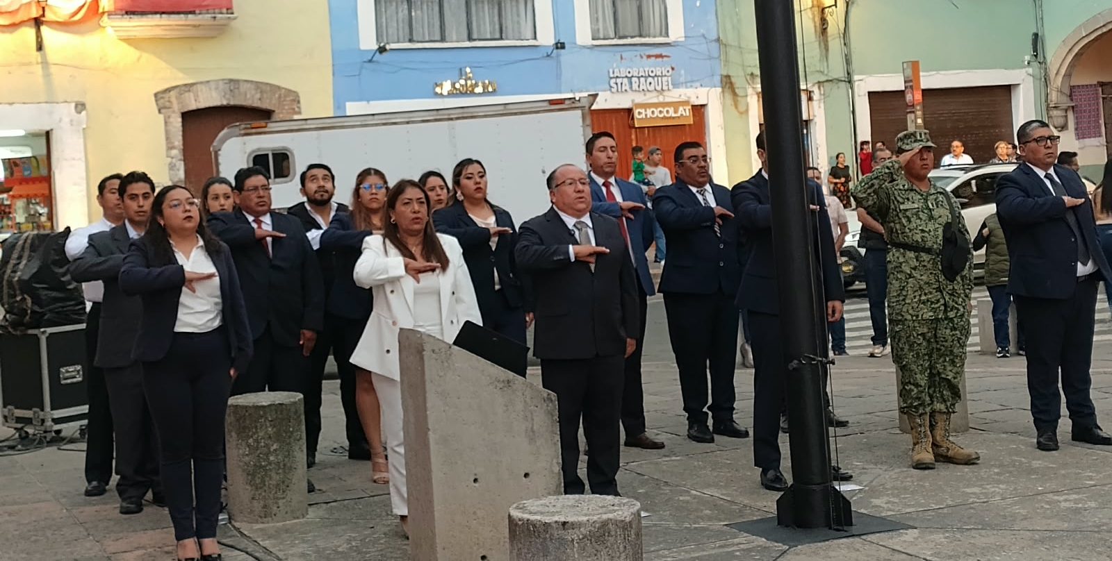 Encabeza Román Montiel ceremonia de Arrio de Bandera en Cuaxomulco por 216 Aniversario de la Independencia